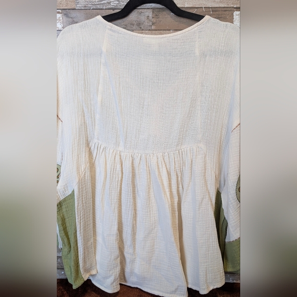 NWT Easel Green And Natural Boho Embroidered Wide Sleeve Tunic - Picture 14 of 16